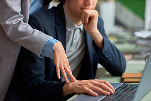 Falsa acusación de agresión sexual laboral